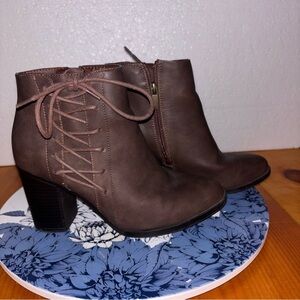 Toetos Brown Lace Up Ankle Booties Block Heel Size 8.5